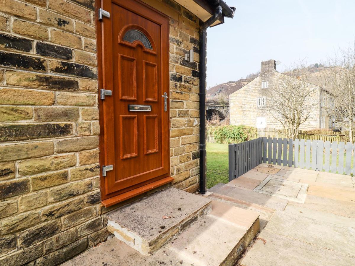 Canal View Todmorden Exterior photo