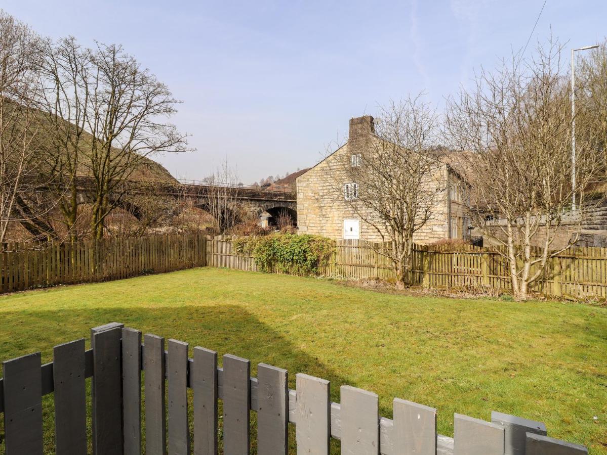 Canal View Todmorden Exterior photo